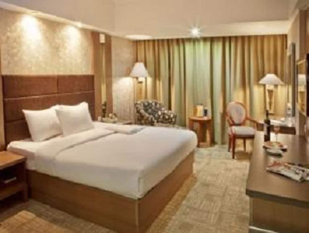 Treva International Hotel Yakarta Exterior foto